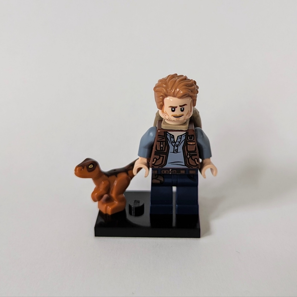 LEGO Jurassic World Owen Grady w/ baby dino